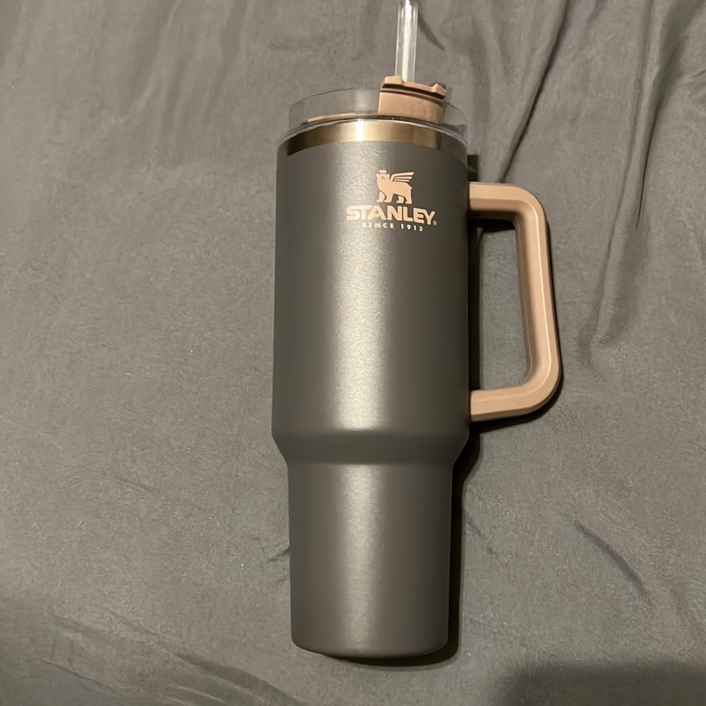 Stanley 40oz in Coal